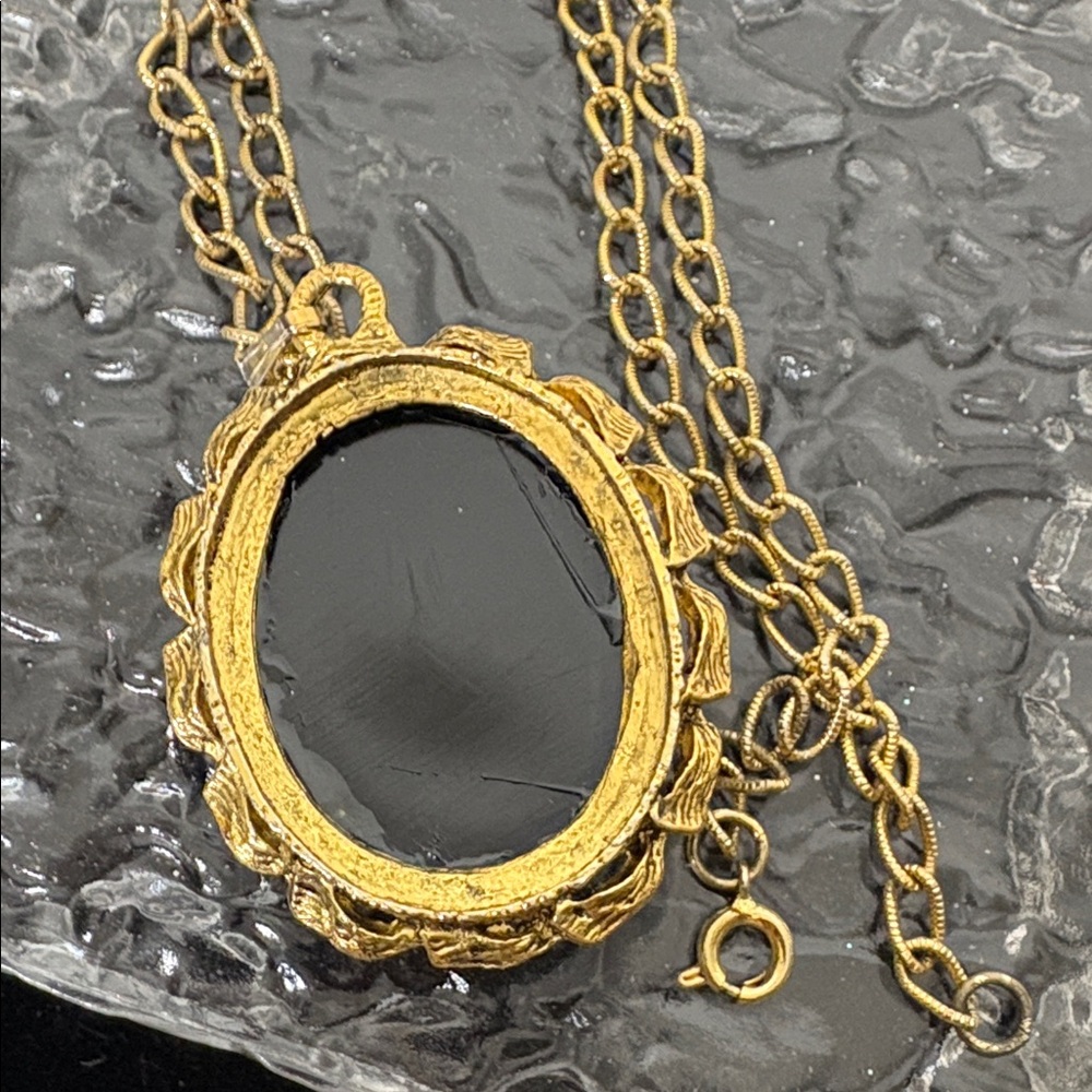 Cameo necklace - Picture 5 of 8